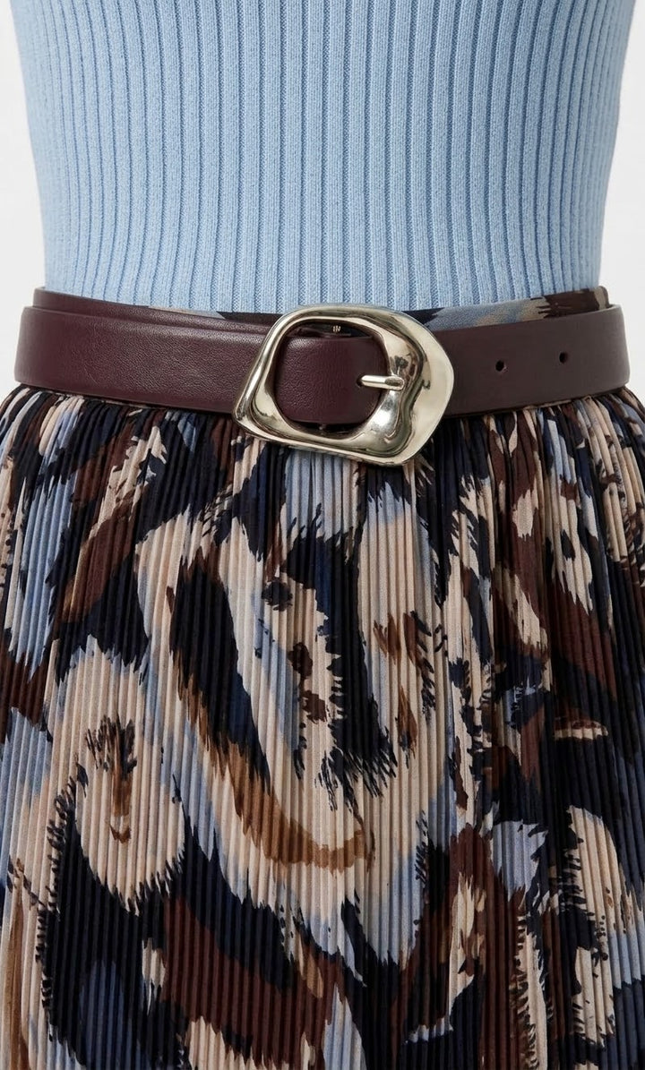 Sculpted Buckle Belt